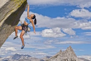 Donne che arrampicano